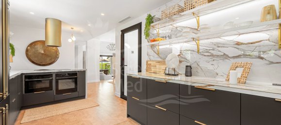 4 bedrooms Villa in Marbella, Spain No. 233016 10