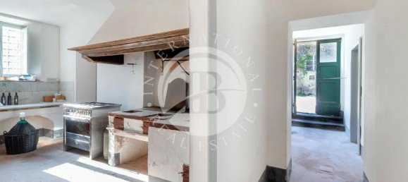 6 bedrooms Villa in Lucca, Italy No. 87957 20