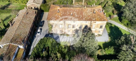 6 bedrooms Villa in Lucca, Italy No. 87957 3