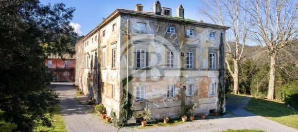 6 bedrooms Villa in Lucca, Italy No. 87957 4