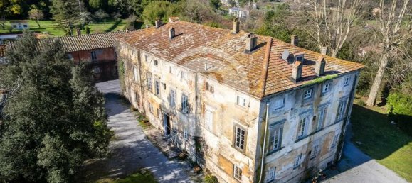 6 bedrooms Villa in Lucca, Italy No. 87957 2