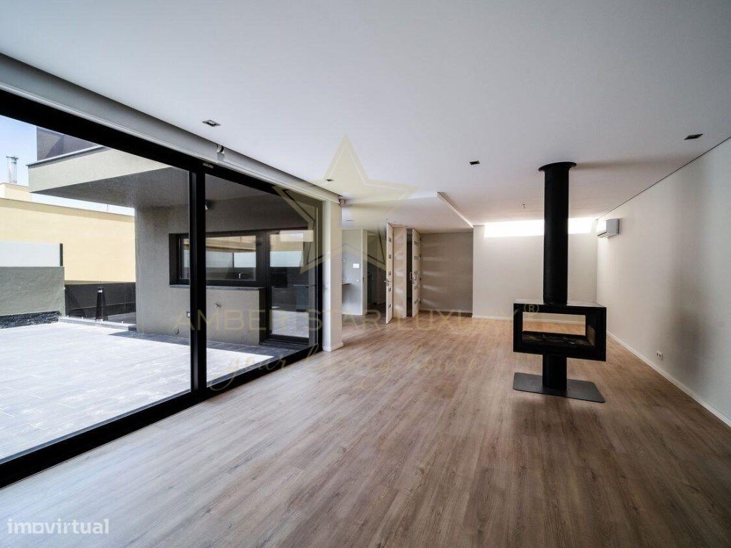 Дом с 3 спальнями в Мадалена, Португалия № 18063