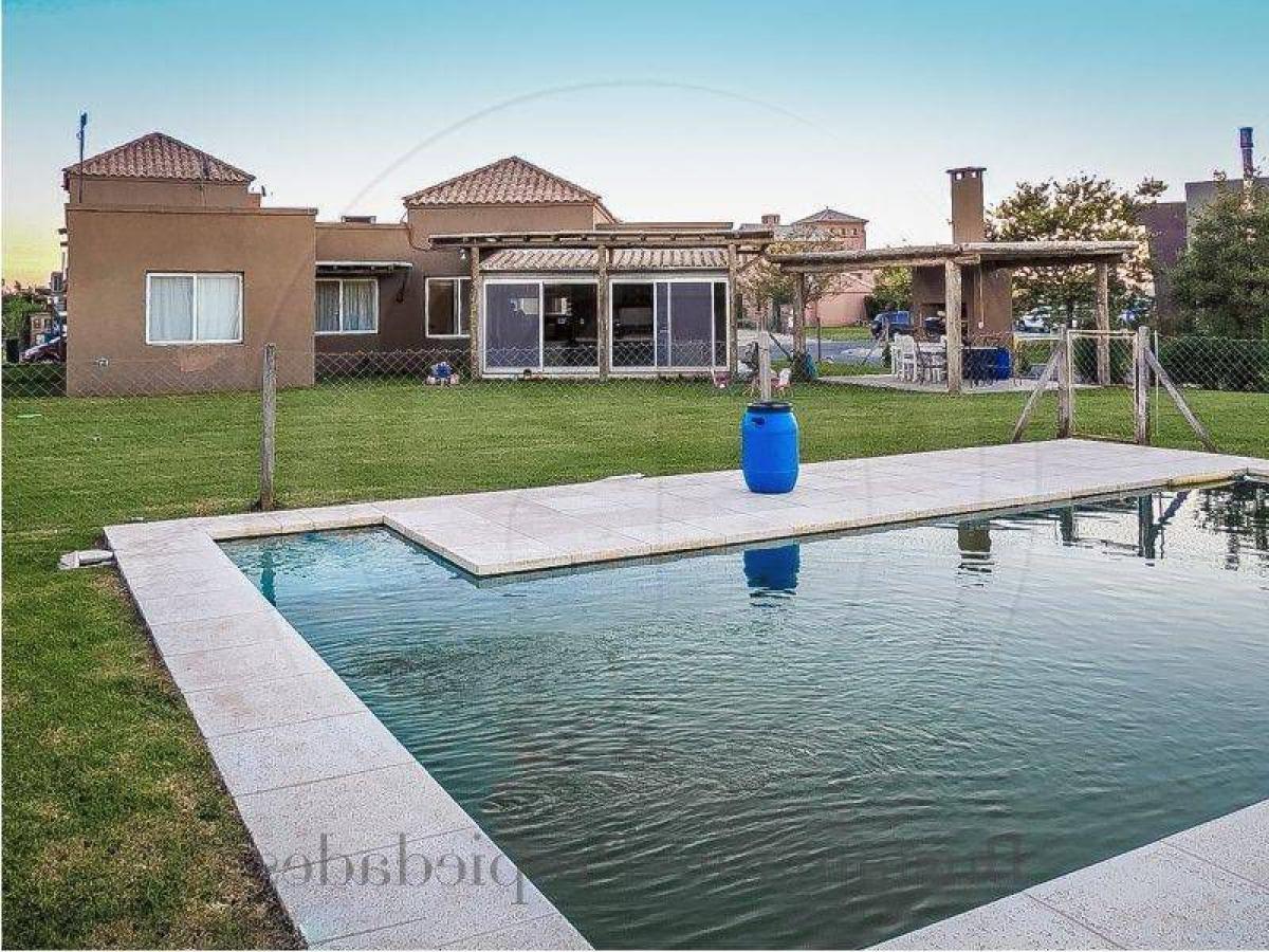 3 bedrooms House in Tigre, Argentina No. 67793