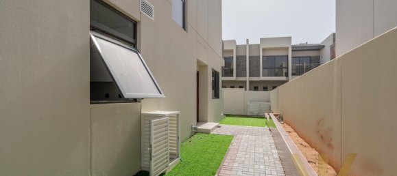 3 bedrooms Townhouse in Dubai, UAE No. 25905 4