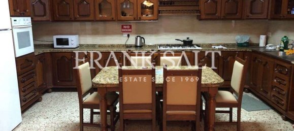 4 bedrooms House in Zebbug, Malta No. 11212 4