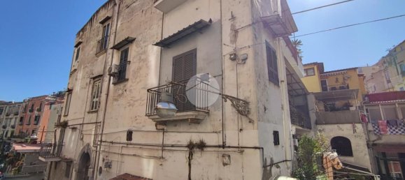 Studio in Naples, Italy No. 108918 4