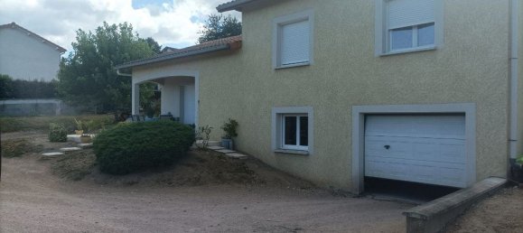 3 bedrooms House in Loire, France No. 341933 2