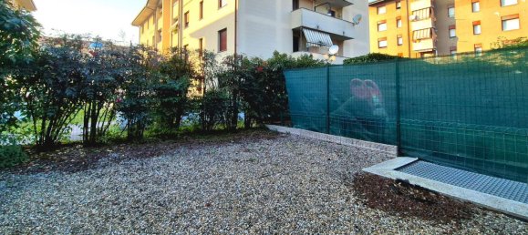 4 rooms House in Cesano Maderno, Italy No. 11769 37