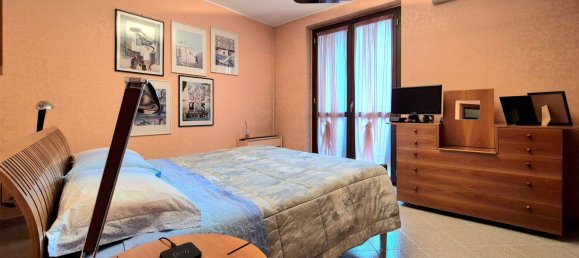 4 rooms House in Cesano Maderno, Italy No. 11769 56