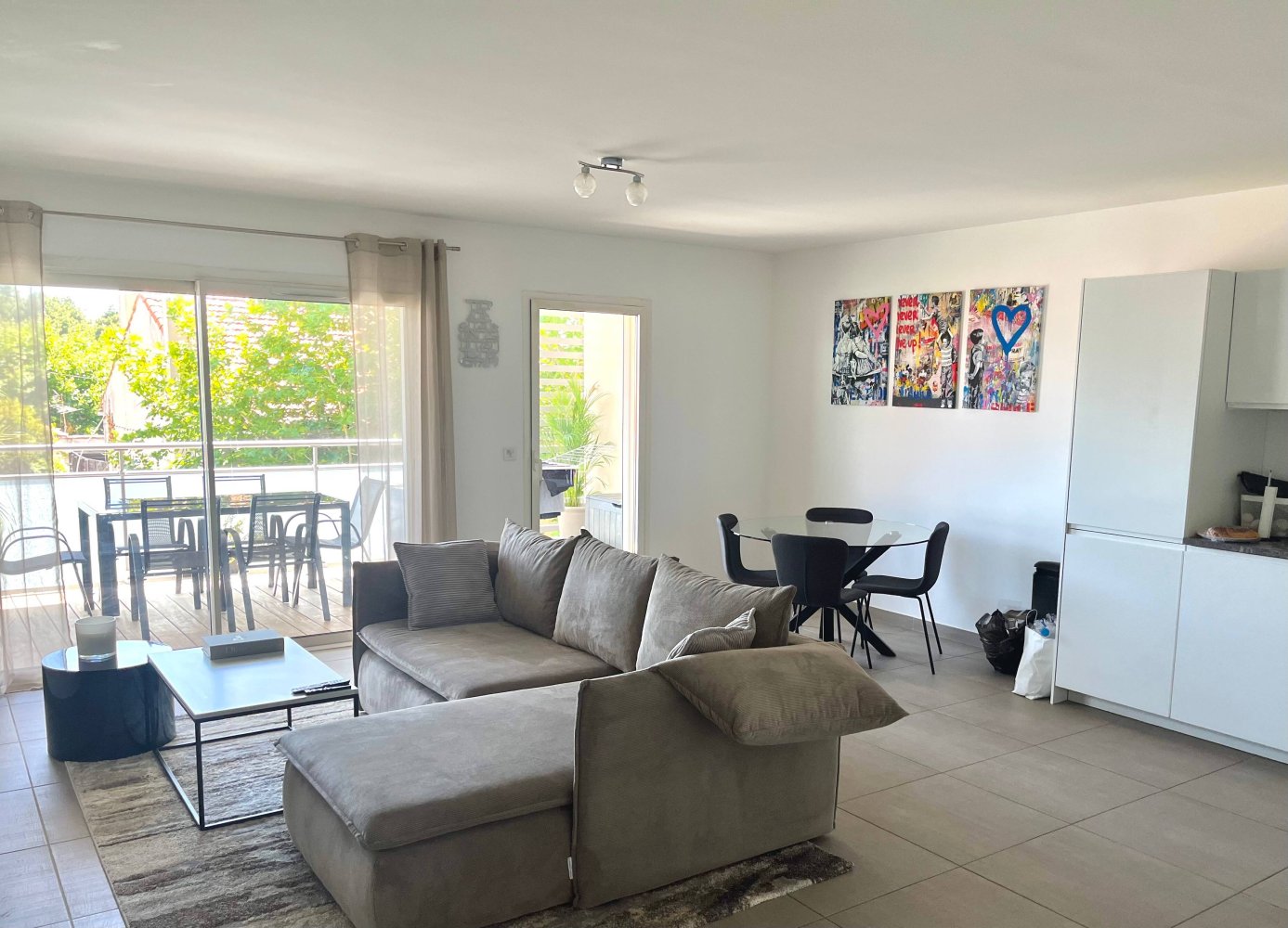 2 bedrooms Apartment in Marseille, France No. 331546