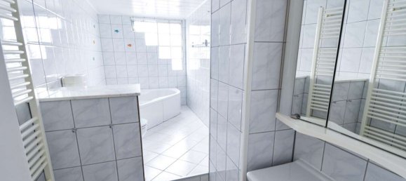 12-salle Bâtiment à Solingen, Germany No. 112373 50