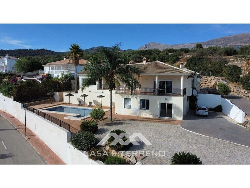 2 bedrooms Commercial property in Periana, Spain No. 231289