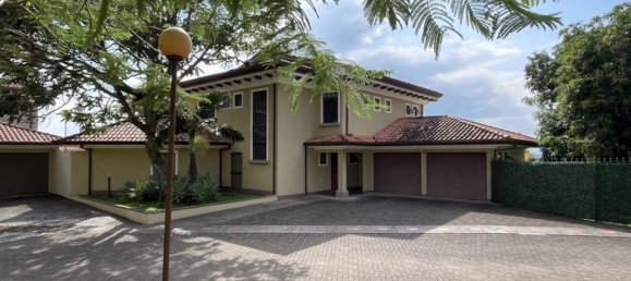 Casa T4 em Santa Ana, Costa Rica N.º 1005 2