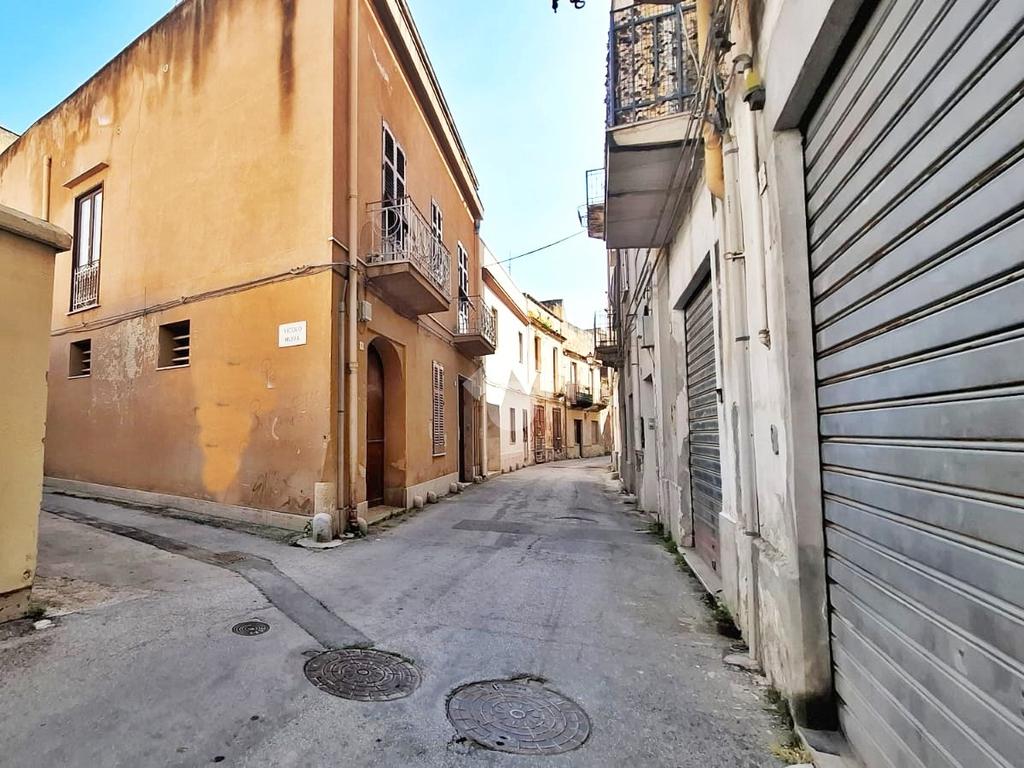Casa de 4 dormitorios en Marsala, Italy No. 49036