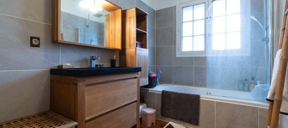 5 bedrooms House in Vaux-sur-Seine, France No. 135013 12