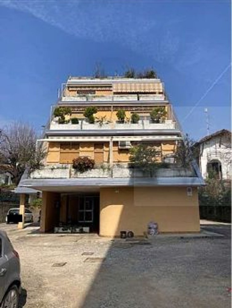 3 rooms Apartment in Cassano Magnago, Italy No. 1671