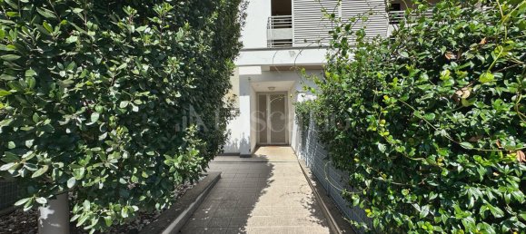 Квартира с 2 комнатами в Фьюмичино, Италия № 331972 23