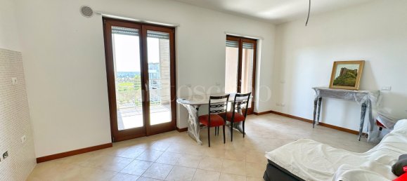 Квартира с 2 комнатами в Фьюмичино, Италия № 331972 3