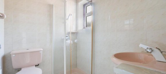 3 bedrooms Bungalow in Hounslow, United Kingdom No. 12353 16