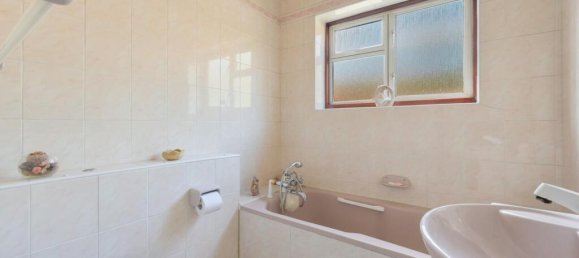 3 bedrooms Bungalow in Hounslow, United Kingdom No. 12353 18