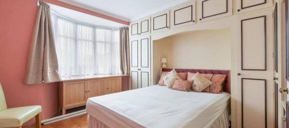 3 bedrooms Bungalow in Hounslow, United Kingdom No. 12353 12