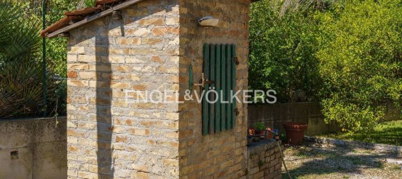 7 bedrooms Villa in Giulianova, Italy No. 337246 4