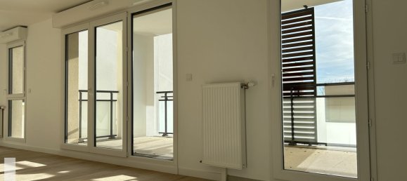 2 bedrooms Apartment in Saint-Jean-de-la-Ruelle, France No. 57195 4