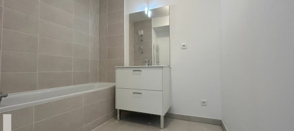 2 bedrooms Apartment in Saint-Jean-de-la-Ruelle, France No. 57195 8