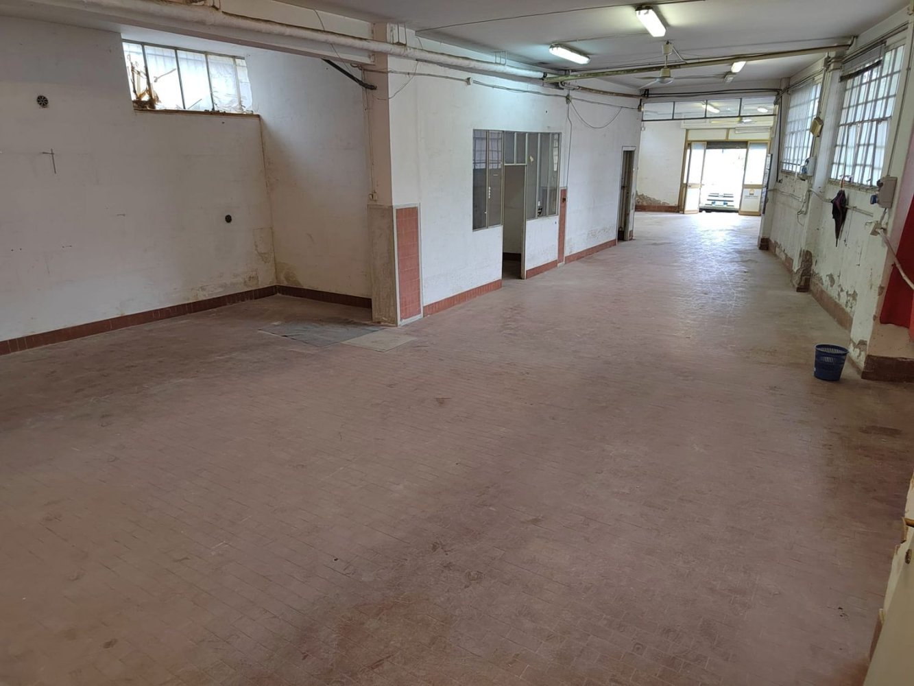 Entrepôt à Rome, Italy 208m² No. 256727