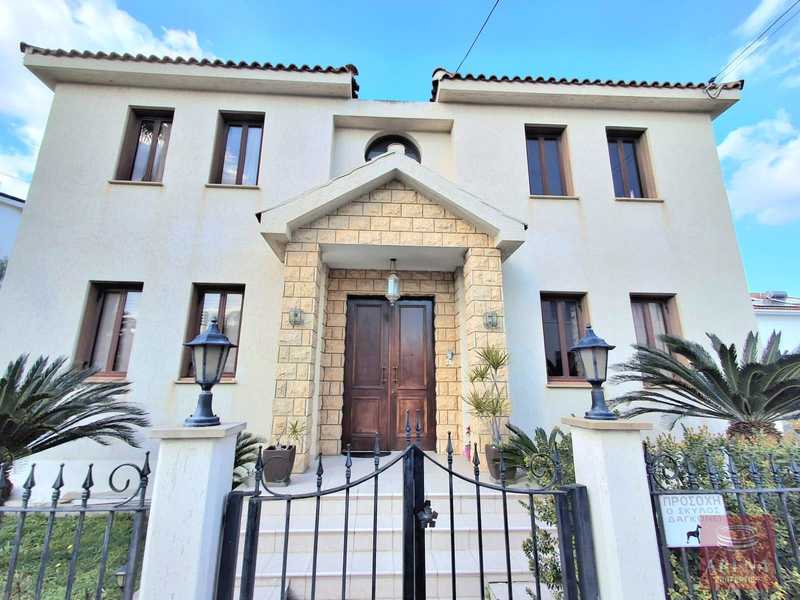 Villa de 5 dormitorios en Larnaca, Cyprus No. 20120