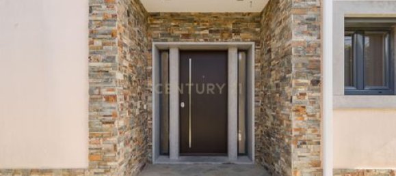 5 bedrooms Villa in Cascais, Portugal No. 87415 4