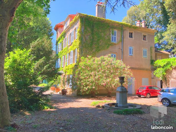 Casa de 9 dormitorios en Montelimar, France No. 307806