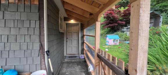 3 bedrooms House in British Columbia, Canada No. 220 2