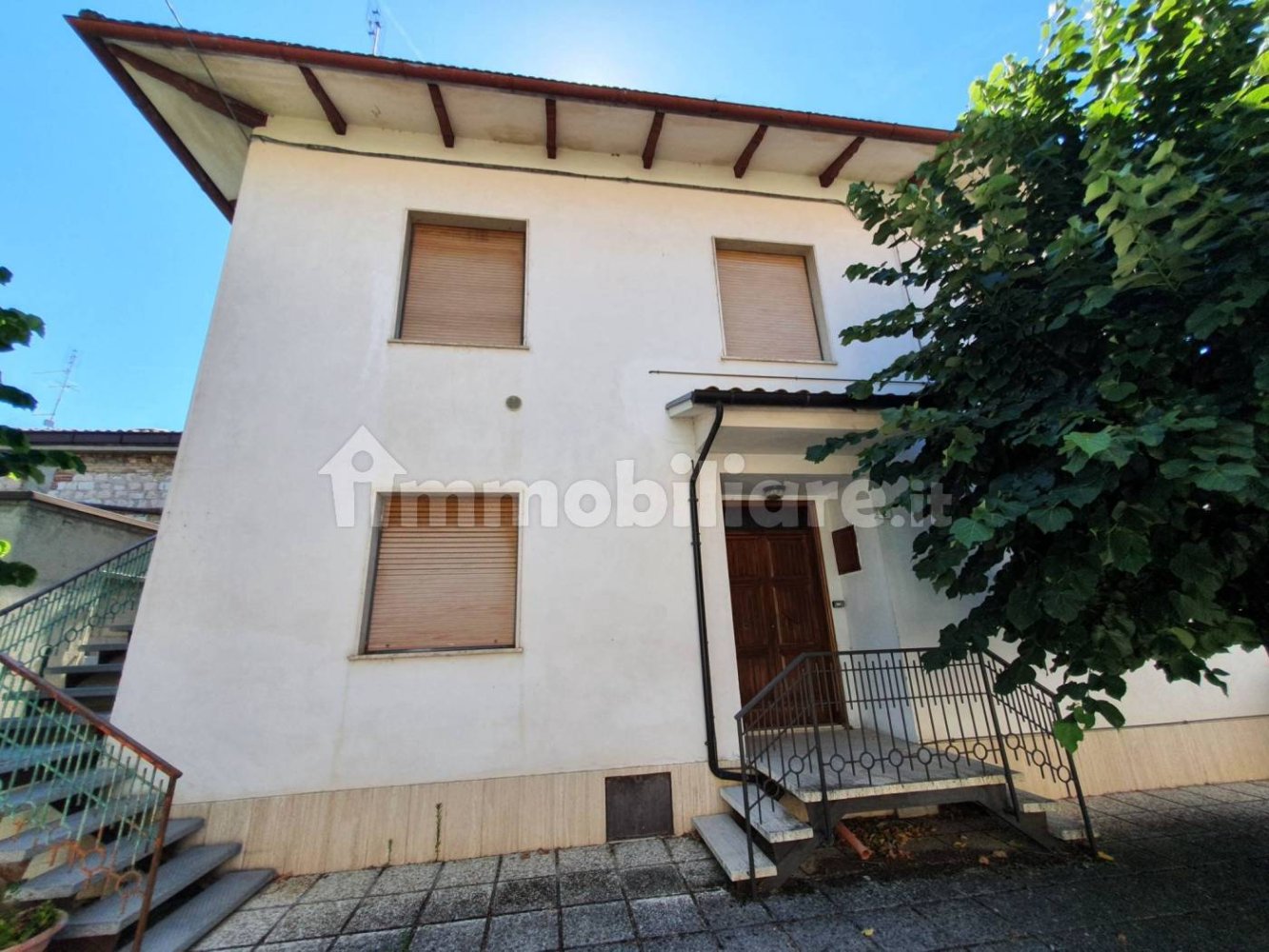 5 rooms Building in Belforte del Chienti, Italy No. 328252