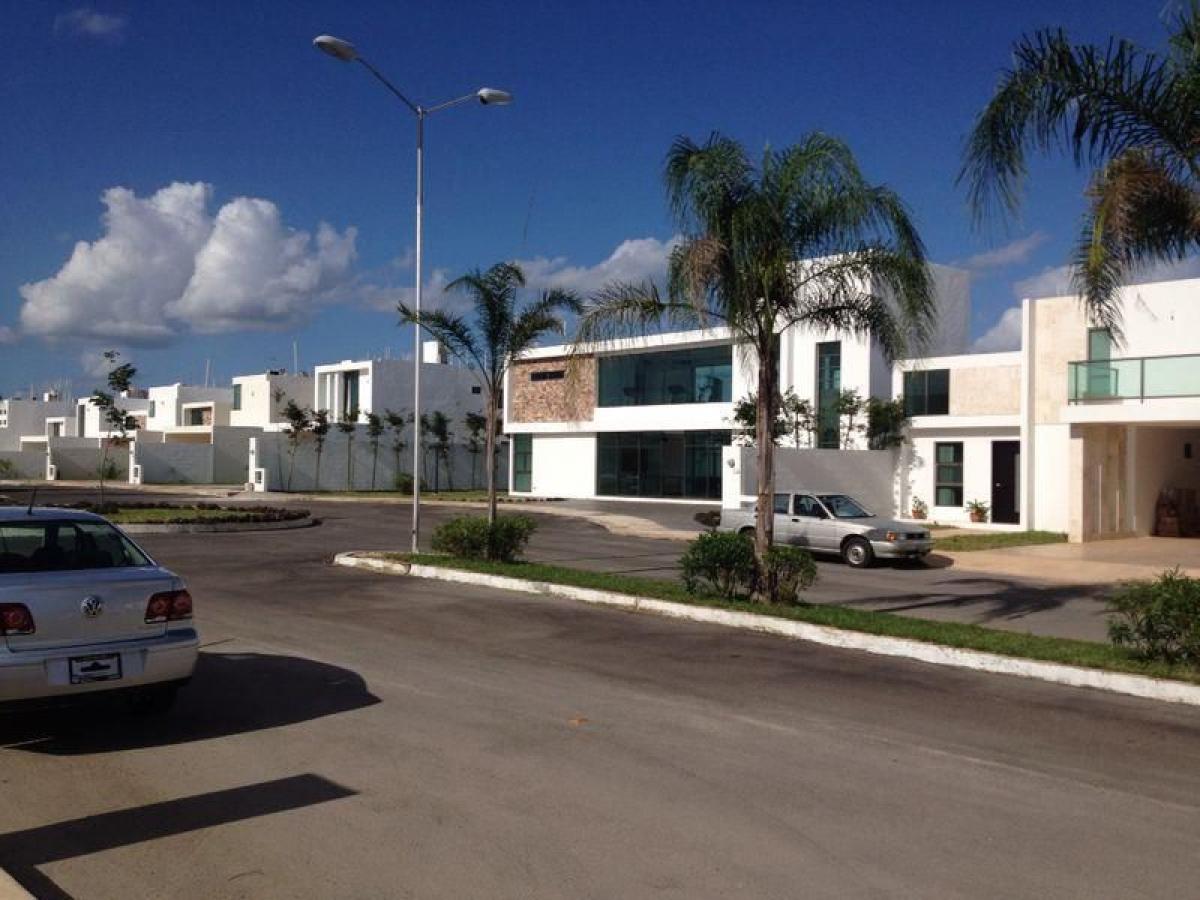 3 bedrooms House in Conkal, Mexico No. 187318