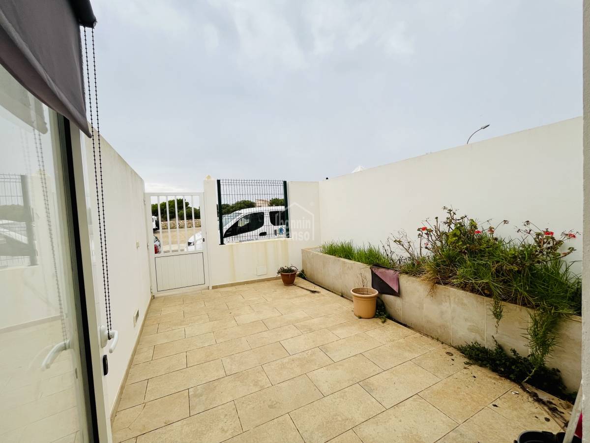  عقار تجاري في Es Castell, Spain 592متر مربع رقم 9683