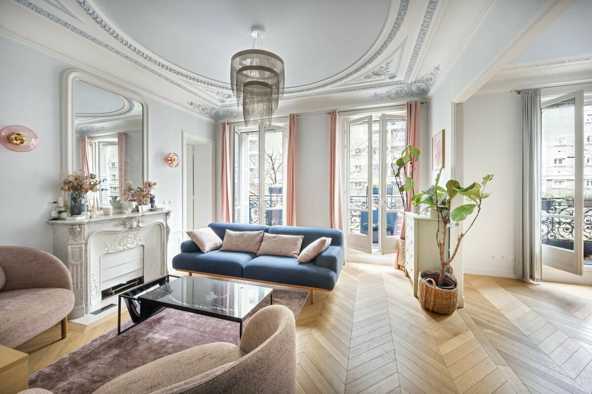 3 bedrooms Apartment in Paris, France No. 124085