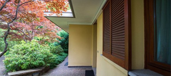 Villa de 3 dormitorios en Guanzate, Italy No. 67934 36