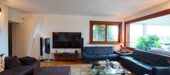 Villa de 3 dormitorios en Guanzate, Italy No. 67934 16