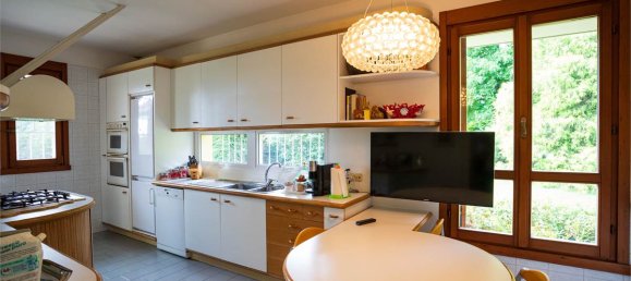 Villa de 3 dormitorios en Guanzate, Italy No. 67934 8