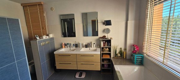 3 chambres Maison à Châteauneuf-Grasse, France No. 328962 9