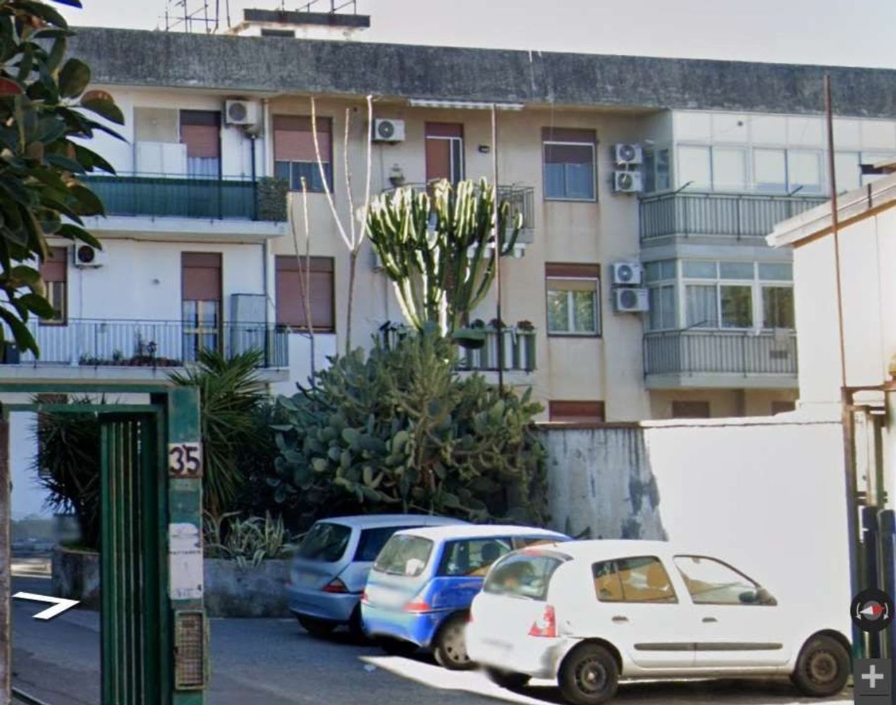 5-salle Appartement à Catania, Italy No. 46933