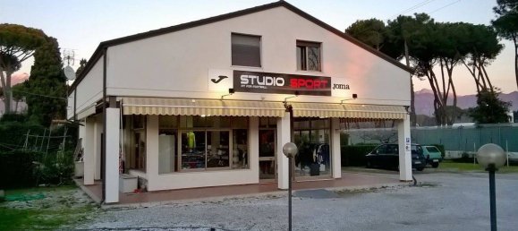 4 rooms Building in Massa, Italy No. 163766 6