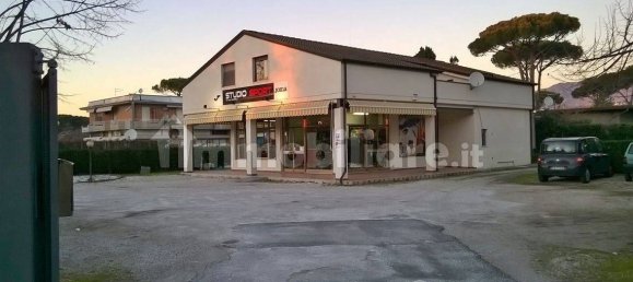 4 rooms Building in Massa, Italy No. 163766 5