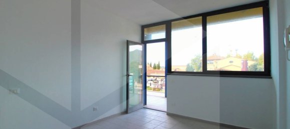 1غرفة مكتب في Bientina, Italy رقم 27962 3