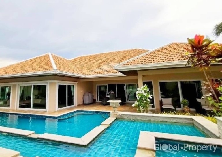 4 chambres Maison à Pattaya, Thailand No. 61440