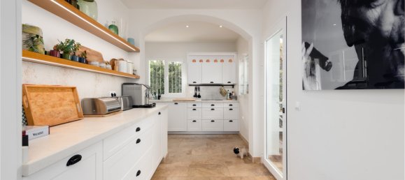 5 bedrooms Villa in Marbella, Spain No. 57110 3