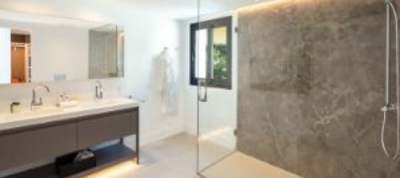 5 bedrooms Villa in Marbella, Spain No. 27297 16