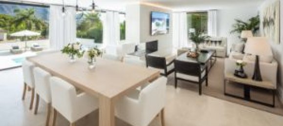 5 bedrooms Villa in Marbella, Spain No. 27297 18