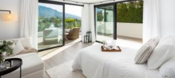 5 bedrooms Villa in Marbella, Spain No. 27297 15